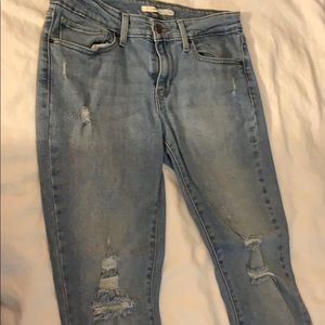 #15 Levis 711 skinny